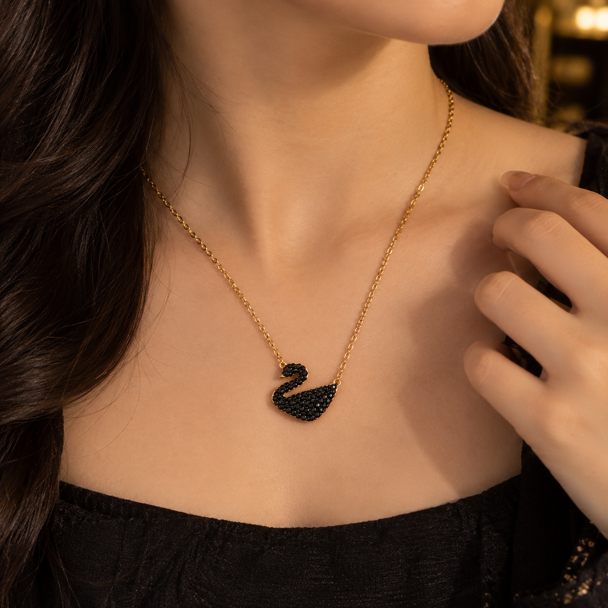 Black Swan Pendant – Elegant Gold-Tone Statement Necklace