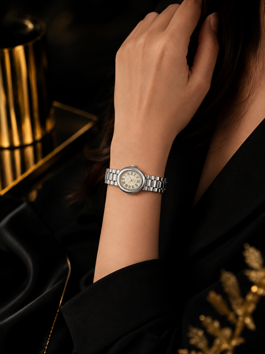 Elegant Silver Women’s Watch – Classic Roman Numeral Dial & Stainless Steel Bracelet